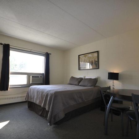 Beaverlodge Motor Inn Dış mekan fotoğraf
