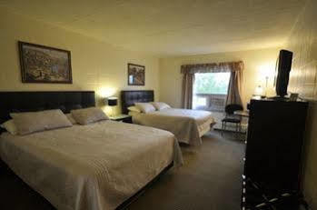 Beaverlodge Motor Inn Dış mekan fotoğraf