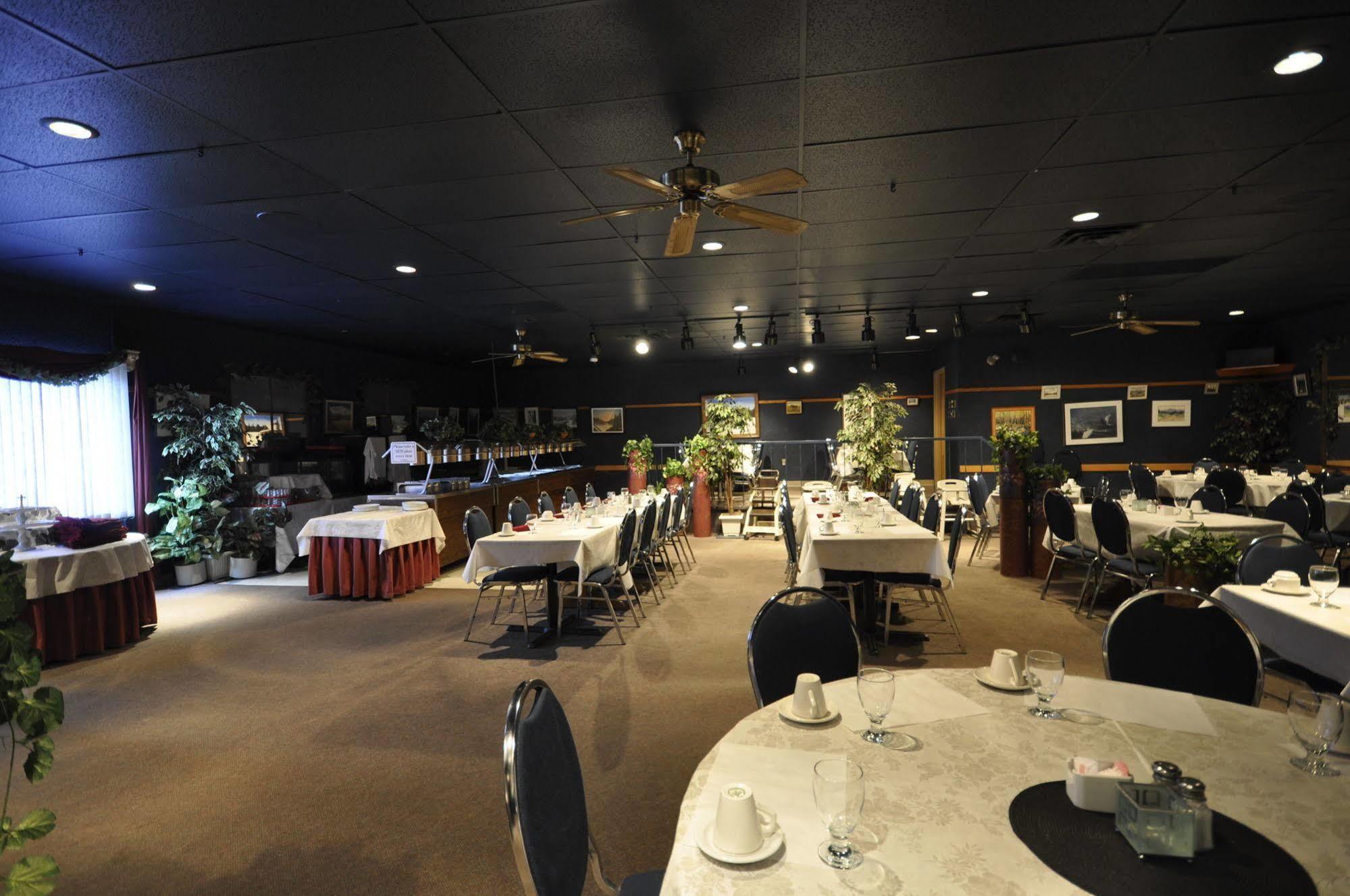 Beaverlodge Motor Inn Dış mekan fotoğraf