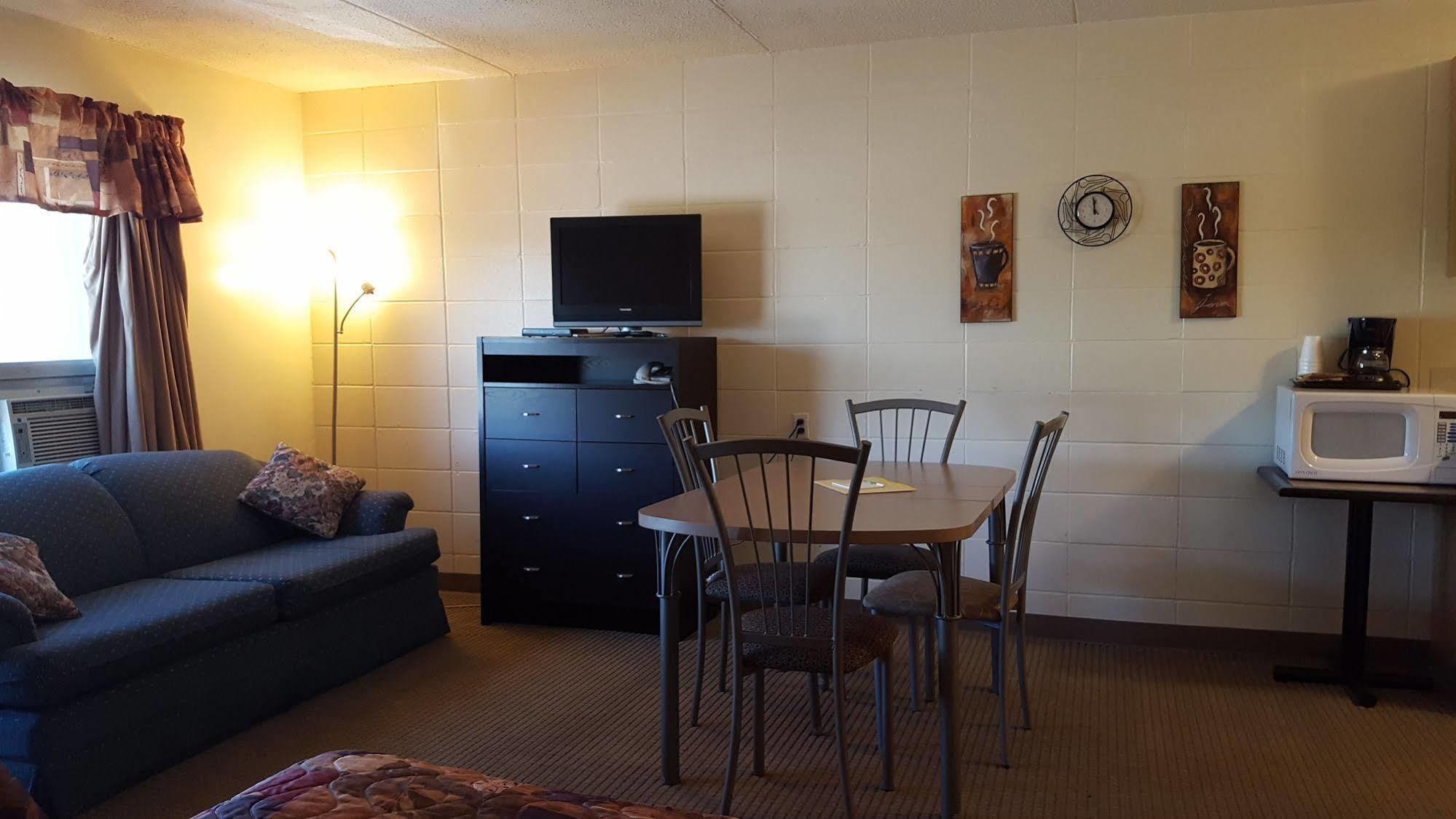 Beaverlodge Motor Inn Dış mekan fotoğraf